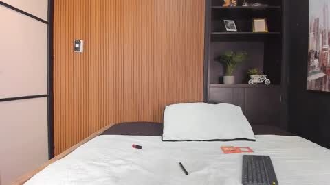 Lauren  online show from 12-16-25, 02:22