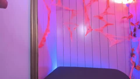 laurent_scott_ online show from 10-24-25, 12:12