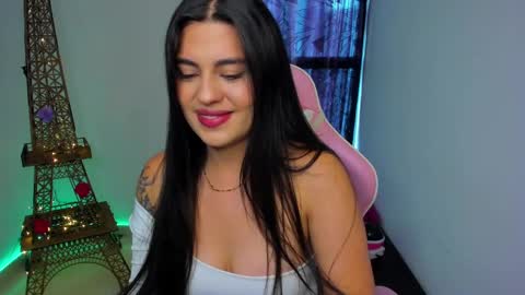 Snapshot of laurenth_foxy chatting on 12-14-24, 07:03 lau online show from 12-14-24, 07:03