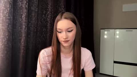 Snapshot of lauresroczynski chatting on 08-01-26, 08:19 Angelina online show from 08-01-26, 08:19