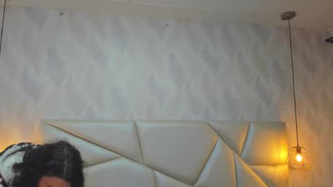 Laurent online show from 11-22-25, 11:09