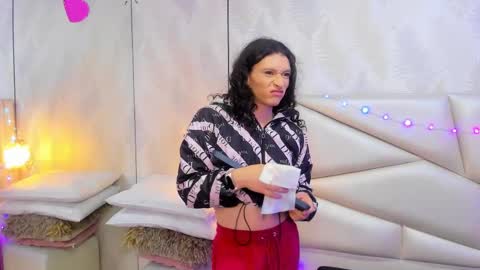 Laurent online show from 12-18-25, 10:43