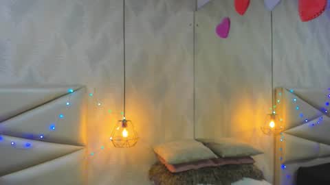 Laurent online show from 12-21-25, 10:44