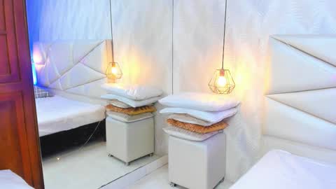 Laurent online show from 02-08-26, 10:40