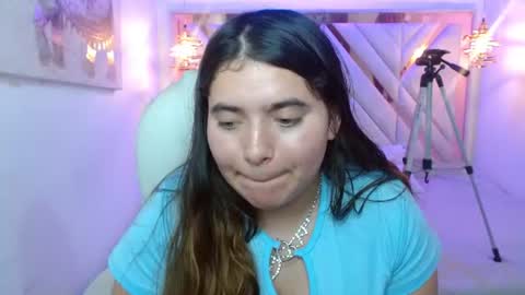 Snapshot of laurha_ chatting on 07-20-26, 07:27 laura online show from 07-20-26, 07:27
