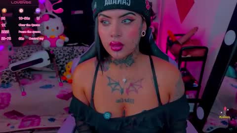 Snapshot of lauri_ink chatting on 06-11-26, 02:11 lauri online show from 06-11-26, 02:11