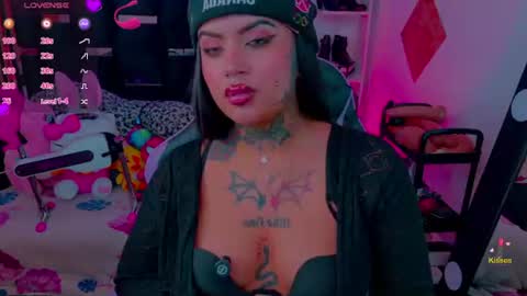 Snapshot of lauri_ink chatting on 06-12-26, 10:25 lauri online show from 06-12-26, 10:25