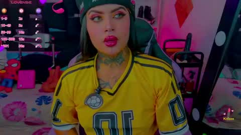 Snapshot of lauri_ink chatting on 06-16-26, 03:09 lauri online show from 06-16-26, 03:09