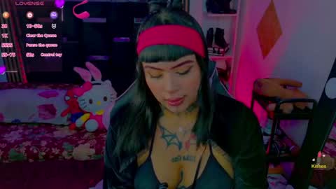 Snapshot of lauri_ink chatting on 06-19-26, 03:00 lauri online show from 06-19-26, 03:00