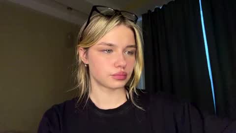 Bella online show from 05-15-26, 03:08
