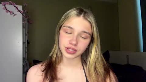 Bella online show from 05-21-26, 11:39