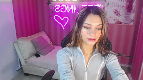 Snapshot of laurita_b chatting on 12-28-24, 08:04 Laurita online show from 12-28-24, 08:04