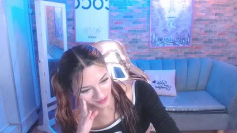Snapshot of laurita_b chatting on 12-30-24, 11:28 Laurita online show from 12-30-24, 11:28