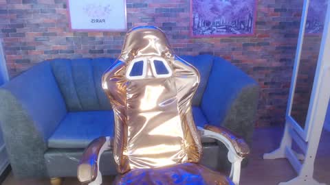 Snapshot of laurita_b chatting on 01-29-25, 11:04 Laurita online show from 01-29-25, 11:04