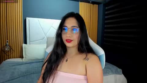 Lau Roberts online show from 09-15-25, 03:39