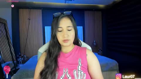 Lau Roberts online show from 10-16-25, 03:40