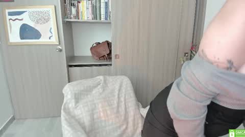 Lauryn online show from 11-24-25, 06:40