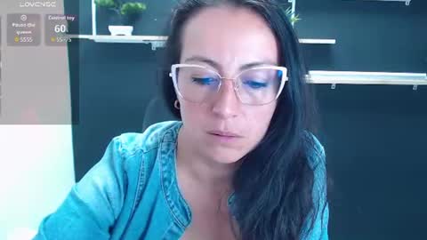Snapshot of lauryn_jones chatting on 06-26-26, 07:29 Laury online show from 06-26-26, 07:29