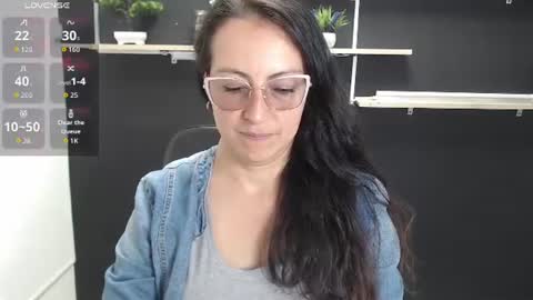 Snapshot of lauryn_jones chatting on 06-30-26, 07:15 Laury online show from 06-30-26, 07:15