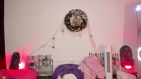 Snapshot of laurynjeffers chatting on 10-04-25, 05:38 LaurynJeffers online show from 10-04-25, 05:38