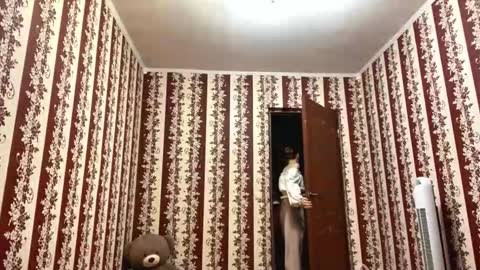 Snapshot of laurynwaltenbaugh chatting on 10-18-25, 06:41 La online show from 10-18-25, 06:41
