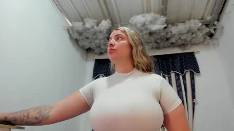 Snapshot of lauu_g chatting on 03-19-26, 01:15 Lauu G online show from 03-19-26, 01:15