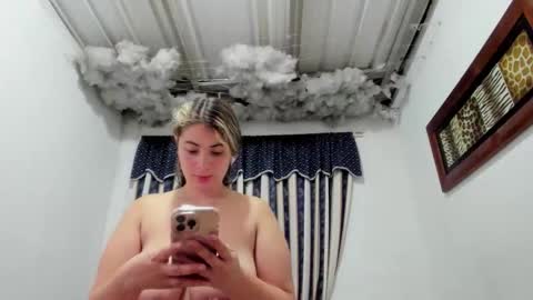 Snapshot of lauu_g chatting on 03-27-26, 01:00 Lauu G online show from 03-27-26, 01:00