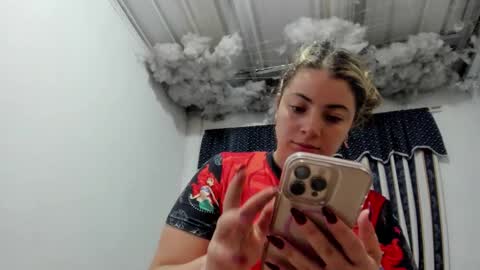 Snapshot of lauu_g chatting on 04-07-26, 11:54 Lauu G online show from 04-07-26, 11:54