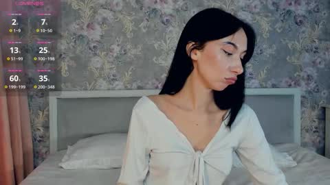 Snapshot of lauuraray chatting on 09-22-25, 01:24 Laura online show from 09-22-25, 01:24