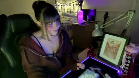 Lavenderrzz online show from 11-19-25, 02:28