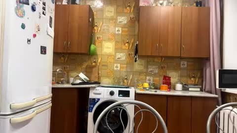 Snapshot of lavernmetelko chatting on 12-18-25, 05:19 Alice online show from 12-18-25, 05:19