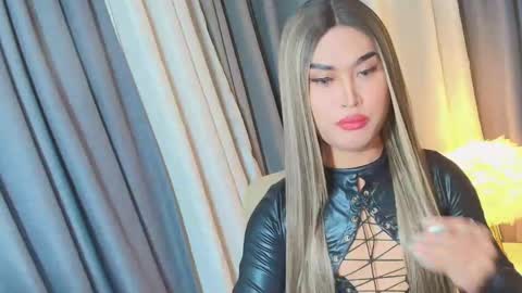 Snapshot of lavictoria_ladyboy chatting on 09-19-25, 12:06 Victoria online show from 09-19-25, 12:06