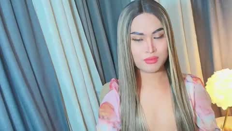 Snapshot of lavictoria_ladyboy chatting on 09-20-25, 01:23 Victoria online show from 09-20-25, 01:23