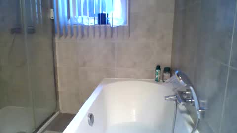 Snapshot of law9102 chatting on 11-04-25, 03:00 Law online show from 11-04-25, 03:00