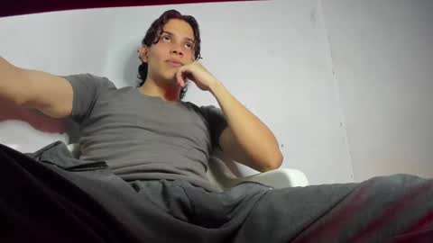 Snapshot of lax777_ chatting on 10-21-25, 01:50 ZAmbrano online show from 10-21-25, 01:50