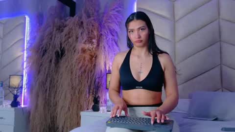 laya online show from 09-24-25, 04:27