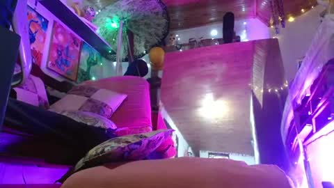 Snapshot of laye19 chatting on 12-11-24, 03:24 Laye19 online show from 12-11-24, 03:24