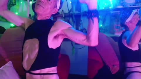 Snapshot of laye19 chatting on 12-12-24, 03:43 Laye19 online show from 12-12-24, 03:43