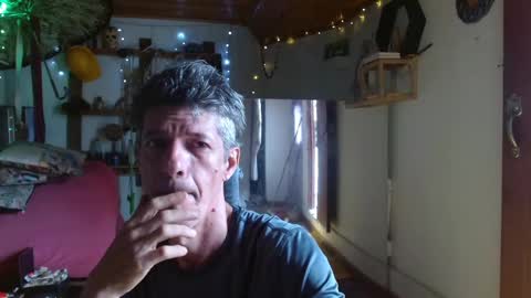 Snapshot of laye19 chatting on 12-30-24, 03:24 Laye19 online show from 12-30-24, 03:24