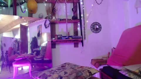 Snapshot of laye19 chatting on 01-16-25, 02:08 Laye19 online show from 01-16-25, 02:08