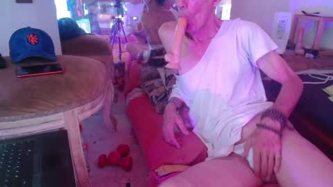 Snapshot of laye19 chatting on 01-21-25, 06:02 Laye19 online show from 01-21-25, 06:02