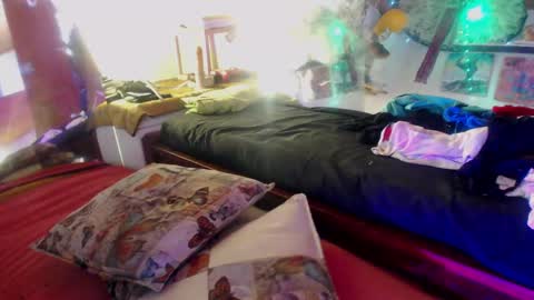 Snapshot of laye19 chatting on 01-23-25, 06:03 Laye19 online show from 01-23-25, 06:03