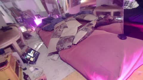 Snapshot of laye19 chatting on 01-26-25, 04:51 Laye19 online show from 01-26-25, 04:51