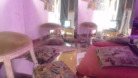 Snapshot of laye19 chatting on 02-04-25, 05:01 Laye19 online show from 02-04-25, 05:01