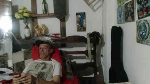 Snapshot of laye19 chatting on 03-09-25, 11:46 Laye19 online show from 03-09-25, 11:46