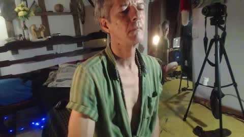 Snapshot of laye19 chatting on 09-20-25, 02:34 Laye19 online show from 09-20-25, 02:34