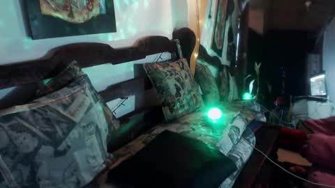 Snapshot of laye19 chatting on 10-11-25, 10:08 Laye19 online show from 10-11-25, 10:08