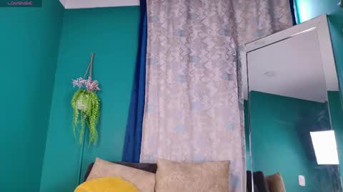 layla_17 online show from 05-05-26, 04:04