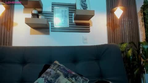 Layla online show from 10-14-25, 12:11