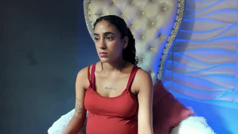 Layla online show from 05-19-26, 08:48